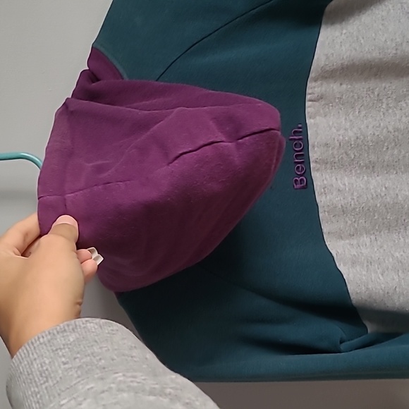 Bench sweatshirt with hood - Picture 4 of 4